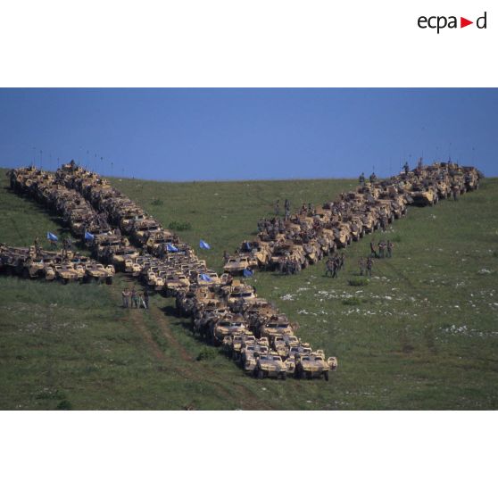 Défilé des véhicules et des blindés de la BMN (VAB, VBL et AMX-10-RC) le 14 juillet sur le plateau de Glavice-Trébichevo en Bosnie.