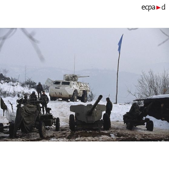 Artillerie serbe située sur une des collines environnantes de Sarajevo.