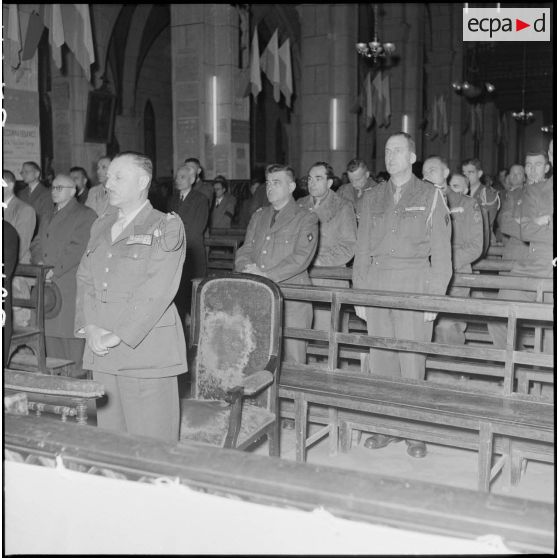 Le général de Berchoux pendant la messe de commémoration de la naissance du maréchal de Lattre et de la libération de Colmar à la cathédrale Saint-Joseph d'Hanoï.