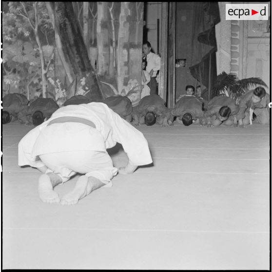 Une soirée de gala de judo au théâtre municipal d'Hanoï.