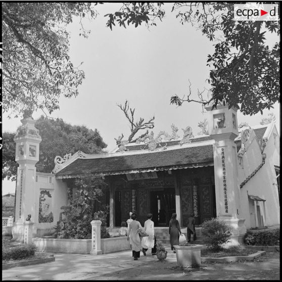 Le temple Quán Thánh ou la Pagode du grand bouddha à Hanoï.