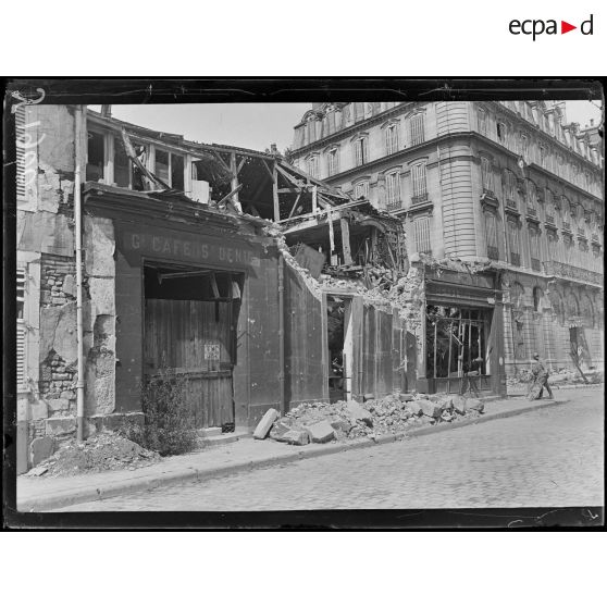 Reims (Marne). Grand Café St Denis, rue Libergier. [légende d’origine]