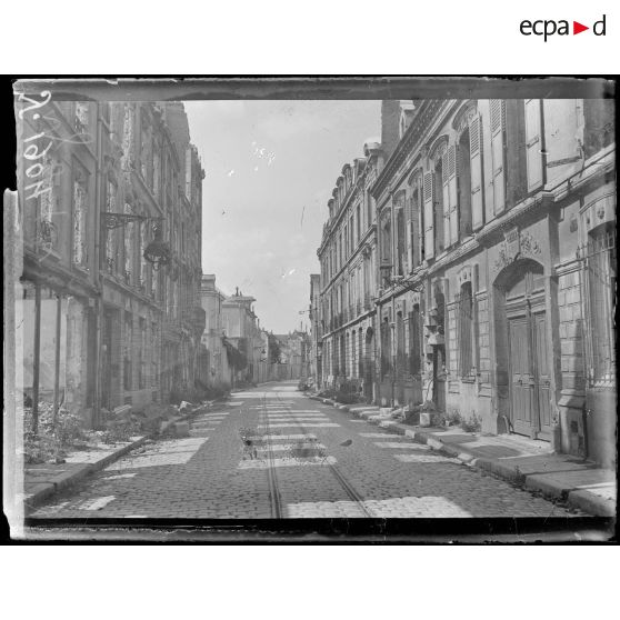 Reims (Marne). Sous-préfecture, rue de l’Université. [légende d’origine]