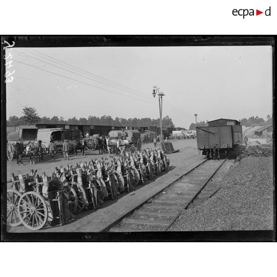 Près Jonchery-sur-Vesle (Marne). La gare. Ravitaillement. [légende d’origine]