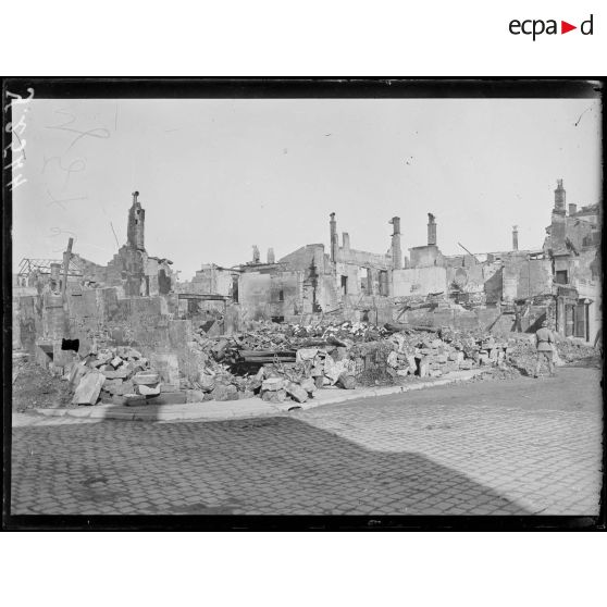 Bar-le-Duc (Meuse). Un coin de la rue du Cygne et Notre Dame. [légende d'origine]