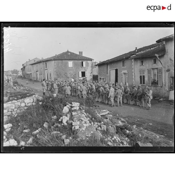 Rembercourt-aux-Pots (Meuse). Revue de masques. [légende d’origine]