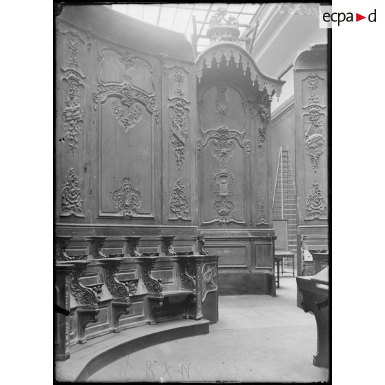 Verdun. Boiseries du choeur de la cathédrale. [légende d’origine]