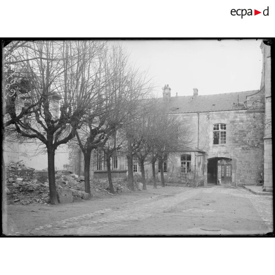 Verdun. Cour du collège Ste Margueritte. [légende d’origine]