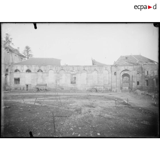 Verdun. Cour de l’évêché, côté sud. [légende d’origine]