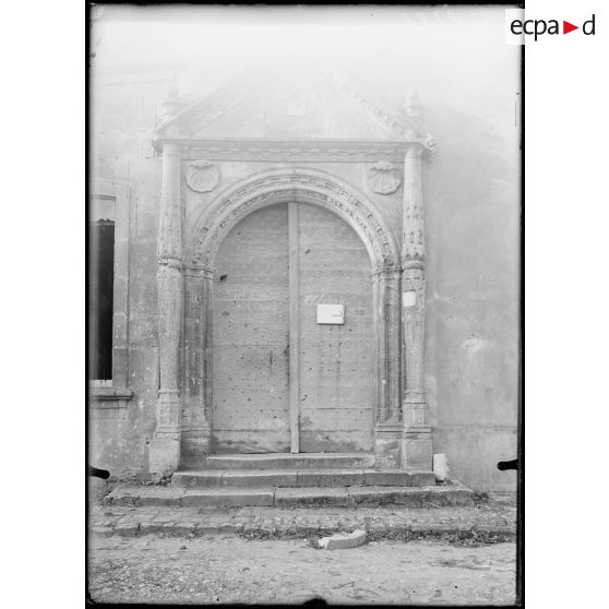 Verdun. Maison du pape Jules II. L’entrée. [légende d’origine]