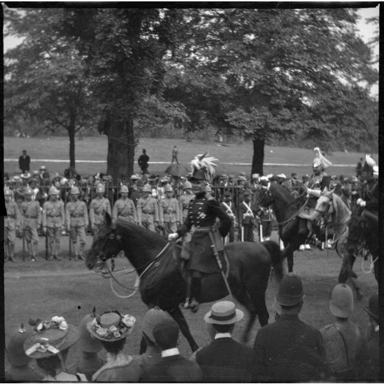 [Un défilé militaire à Londres].