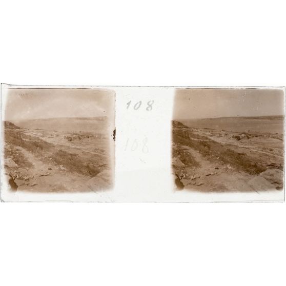 [Panorama du détroit des Dardanelles avec une batterie d'artillerie en contrebas, 1915].