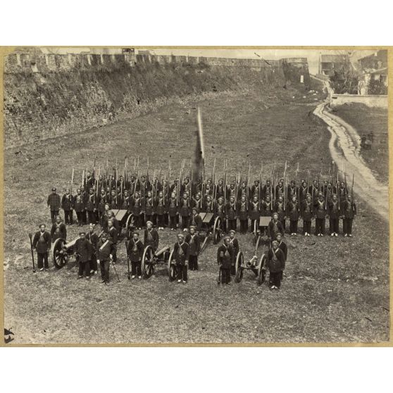 [Ningbo, 1870. Le major Watson à la tête d'une batterie d'artilleurs anglo-chinois].