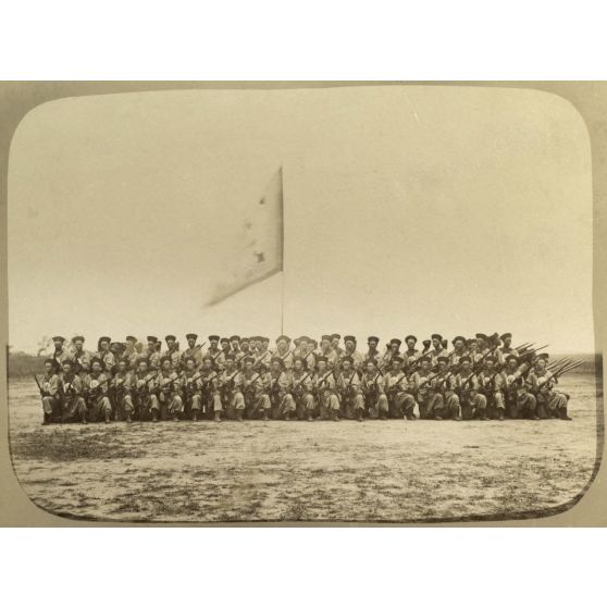 [Chine, 1870-1880. Formation d'une section de fantassins de l'armée impériale chinoise].