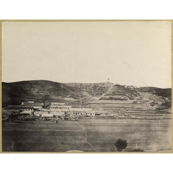 [Chine, 1888-1890. Panorama d'une plaine avec des habitations].