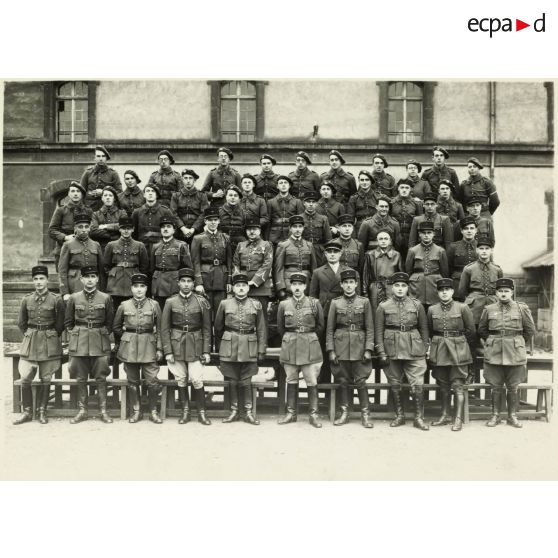 Photographie de groupe du 39e RARF au quartier des Vallières.