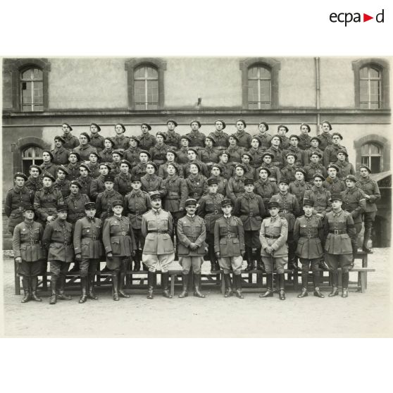 Photographie de groupe du 39e RARF au quartier des Vallières.