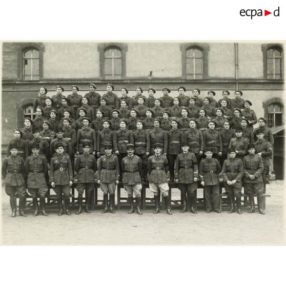 Photographie de groupe du 39e RARF au quartier des Vallières.