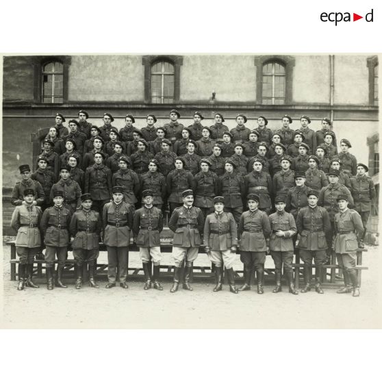 Photographie de groupe du 39e RARF au quartier des Vallières.