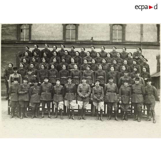 Photographie de groupe du 39e RARF au quartier des Vallières.