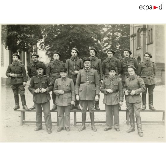 Photographie de groupe du 39e RARF au quartier des Vallières.