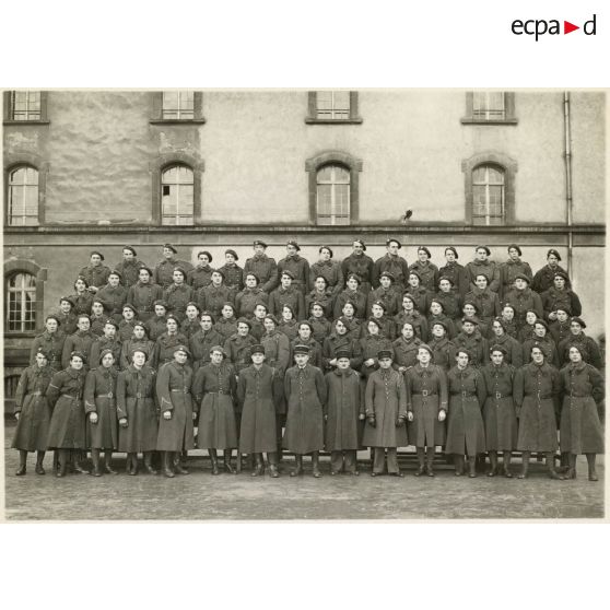 Photographie de groupe du 39e RARF au quartier des Vallières.