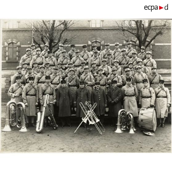 Les musiciens du 158e régiment d'infanterie en hiver.