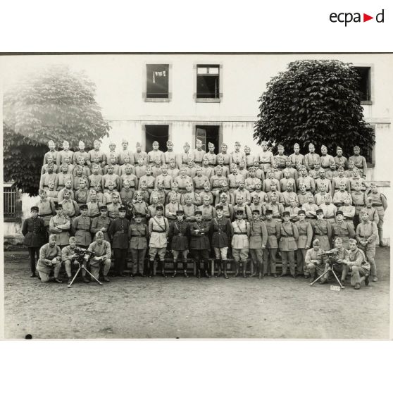 Photographie de groupe du 158e régiment d'infanterie (158e RI).