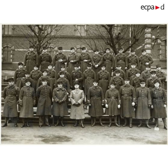 Photographie de groupe du 158e régiment d'infanterie (158e RI) à la fin des années 1930.