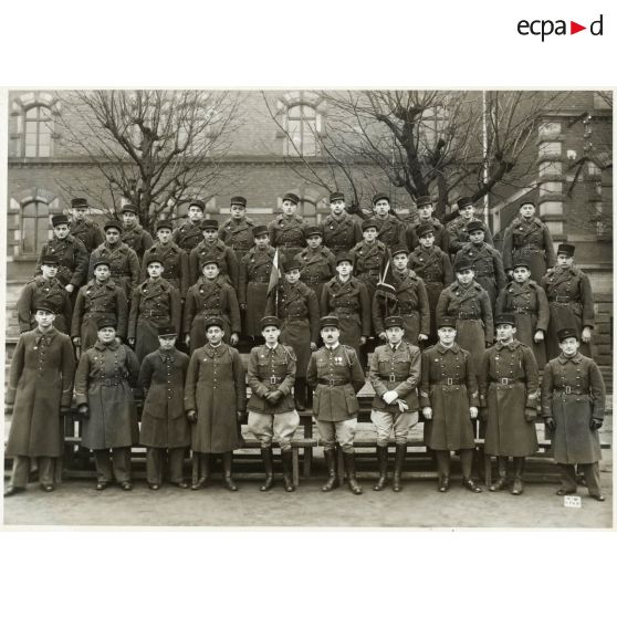 Photographie de groupe du 158e régiment d'infanterie (158e RI) à la fin des années 1930.