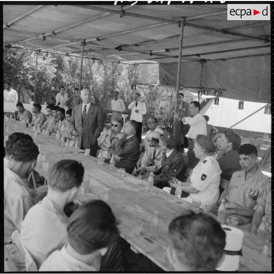 Cocktail de bienvenue organisé en l'honneur des blessés d'Indochine, à l'hôpital Maillot d'Alger.