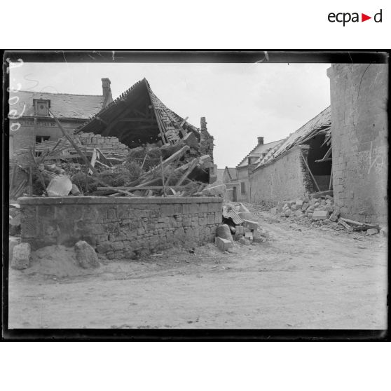 Montigny ‘Aisne). Une rue dans le quartier de l’école. [légende d’origine]