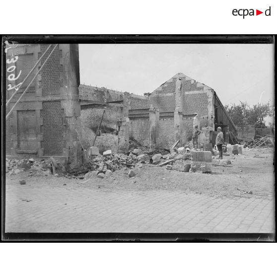 Villers-Cotterêts (Aisne). La maison Gourdin (vins en gros), bombardée et incendiée. [légende d’origine]