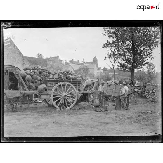 Retheuil (Aisne). Un cantonnement, l’atelier de réparations, la forge. [légende d’origine]