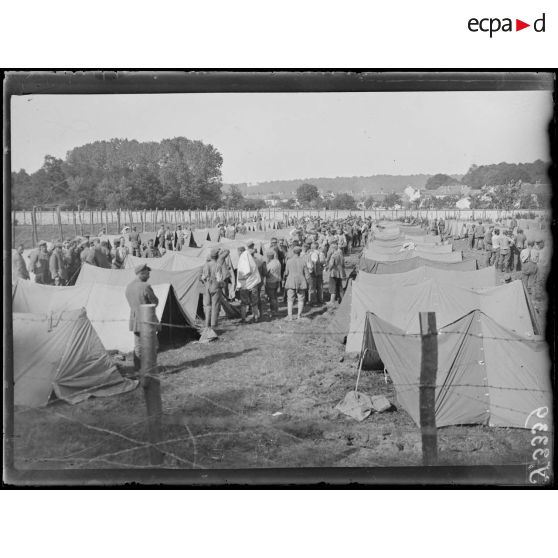 Lamorlaye (Oise). Camp de prisonniers allemands. Vue d'ensemble du camp. [légende d'origine]