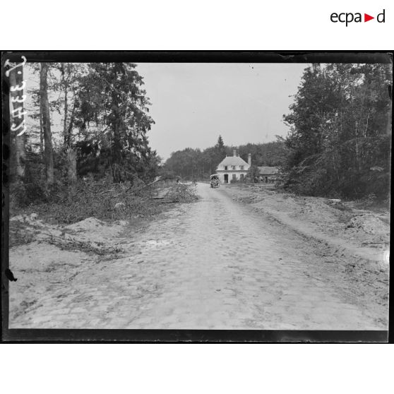 Forêt de Villers-Cotterêts (Aisne). La route des Vertes-Feuilles. [légende d'origine]