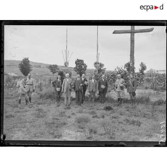 Verdun. La mission américaine au cimetière de Faubourg Pavé. [légende d'origine]