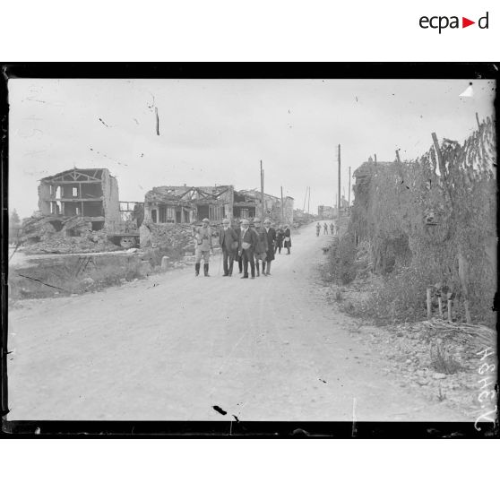 Charny (Meuse). La mission américaine sur la route de Bras à Charny. [légende d'origine]