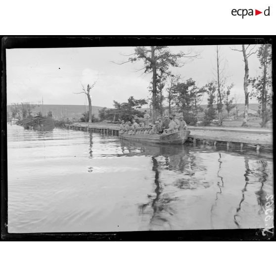 Bras (Meuse). Embarquement de soldats. [légende d'origine]