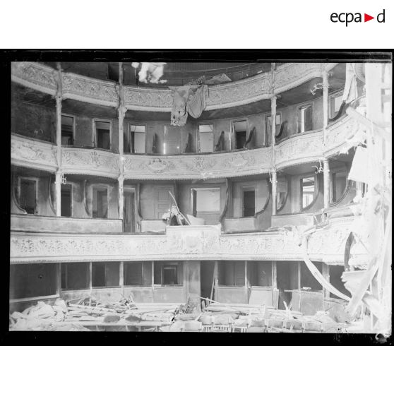 Verdun (Meuse). Intérieur du théâtre. La salle. [légende d'origine]