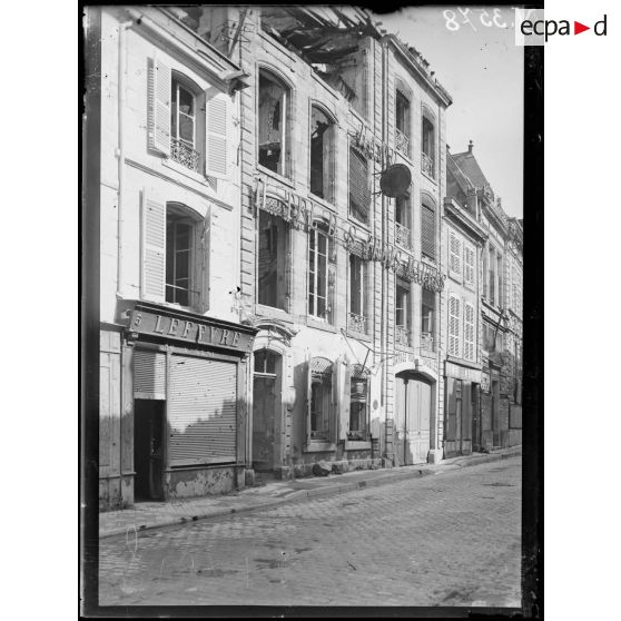 Verdun (Meuse). L'Hôtel des Trois Maures, fondé en 1580, Beaurepaire, Marceau, Napoléon 1er, Chateaubriand et Goethe y ont séjourné. [légende d'origine]