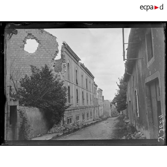 Verdun. Le couvent de la rue Mautroté bombardé en novembre 1917. [légende d'origine]