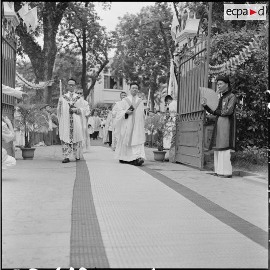 La procession de la Fête-Dieu à Hanoï.