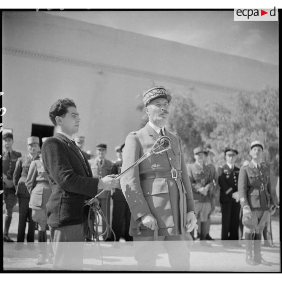 Discours du général d'armée Henri Giraud, commandant en chef civil et militaire, lors de la cérémonie de baptême de la promotion Weygand de l'EEOI (École des élèves officiers indigènes d'Algérie et de Tunisie).