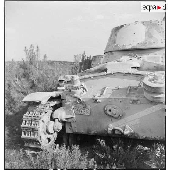 Char italien Fiat M13/40 immobilisé dans le secteur de Pichon.