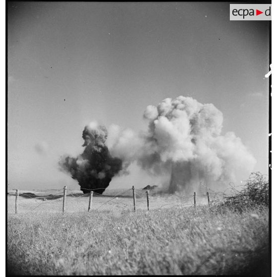 A l'issue d'une séance d'instruction à la détection de mines pour des sapeurs du 19e RG (régiment du génie), les mines détectées sont détruites à l'explosif.