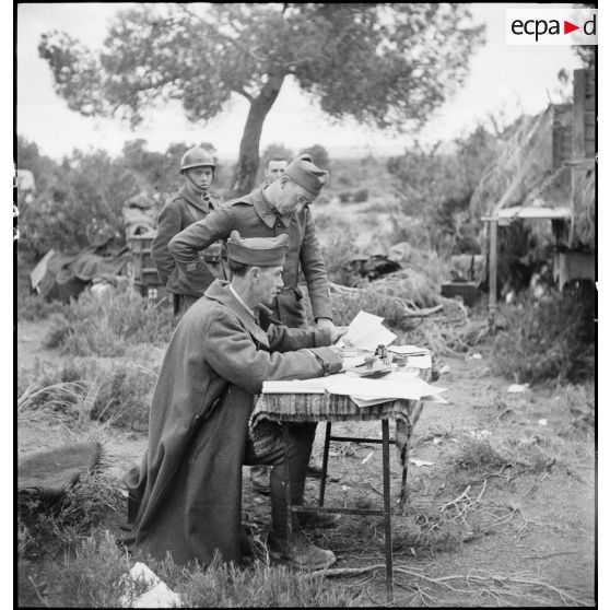 Poste de commandement de campagne d'un bataillon du 7e RTA (régiment de tirailleurs algériens) de la DMC (division de marche de Constantine) dans le secteur de Maktar.