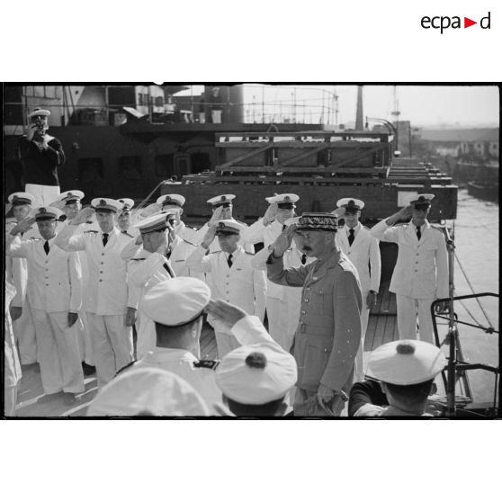 Visite d'inspection du général d'armée Henri Giraud à bord du cuirassé Jean Bart.