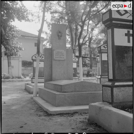 La tombe du sergent Bobillot, décédé le 18 mars 1885, au cimetière du Grand Bouddha.