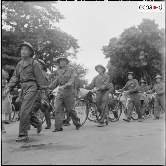 L'entrée des troupes de l'APVN (Armée populaire vietnamienne)	 dans la ville d'Hanoï.